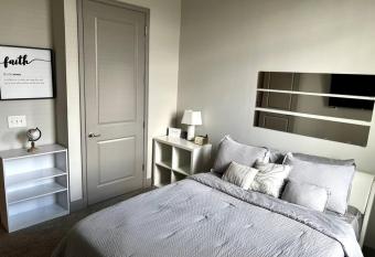 ATL Condo Entire Unit!! + Free wifi + Free Parking allows 18 year olds to book a room