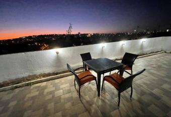 Modern cozy duplex allows 18 year olds to book a room