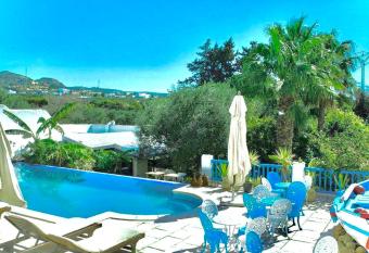 DAR BELDI allows 18 year olds to book a room