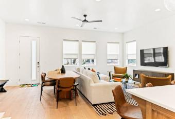 Villa 30 - 4 bedroom townhome pool and hot tub allows 18 year olds to book a room