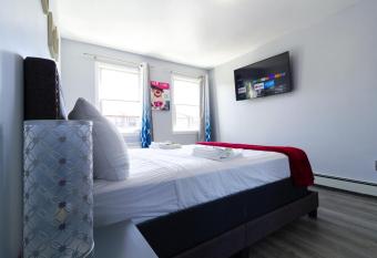 Stylish Private Room Suite 1 with Private Bathroom in Duplex Apartment in Brooklyn, NY allows 18 year olds to book a room