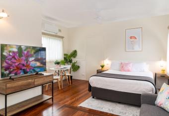 Pacific Motel 02 allows 18 year olds to book a room