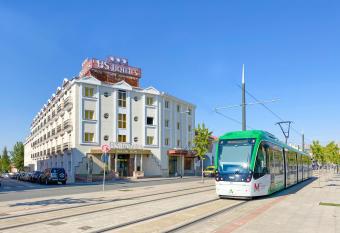 BS Principe Felipe allows 18 year olds to book a room
