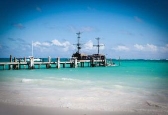 2.EUROCARIBE SUITES PUNTA CANA BEACH LOS CORALES pool wifi 2 min from the beach allows 18 year olds to book a room