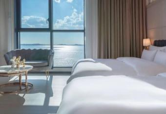 Brown Dot Siheung Geobuksum allows 18 year olds to book a room