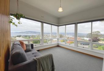 Bella Vista on Beach has Balcony rooms