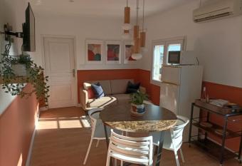 LUMIA - T2 c  t   cour calme avec vue sur tout B  ziers allows 18 year olds to book a room