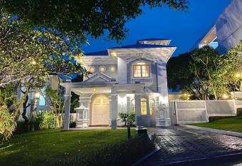 Tropical Villa by Villapedia has Balcony rooms