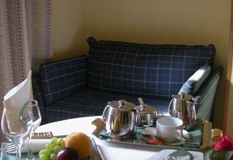 Hotel Galaico has rooms with a private hot tub