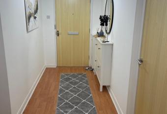 Entire 2 bedroom Beautiful newly furnished flat allows 18 year olds to book a room