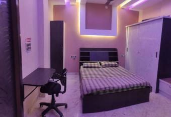 T2- Lovely 2 bedroom hill view with covered parking has Balcony rooms