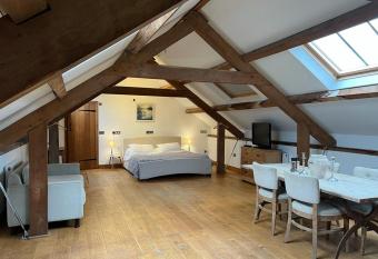 The Old Stable - Flat 1 allows 18 year olds to book a room