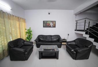 ELIS HOSPITALITY SERVICE has Balcony rooms