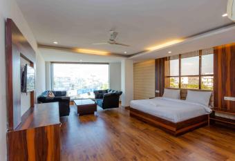 HOTEL DOON allows 18 year olds to book a room