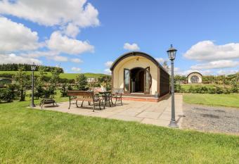 Meadow View has rooms with a private hot tub