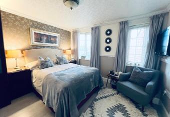 Ashleigh House allows 18 year olds to book a room