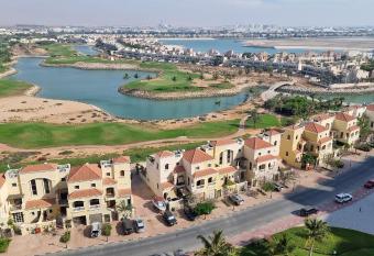 Great lagoon view 1 bedroom Flat has rooms with a private hot tub