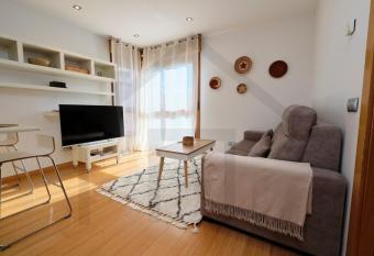 Apartamento La Muralla - Gij  n allows 18 year olds to book a room