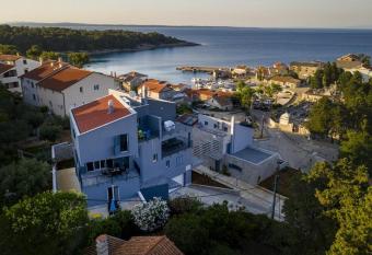 Apartment in Mali Losinj with sea view terrace, air conditioning WiFi 4927-1 has Smoking rooms