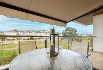 Puerto Duquesa has Balcony rooms