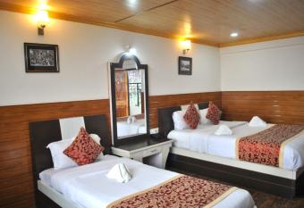 Goroomgo Kasturi Palace Darjeeling has Balcony rooms