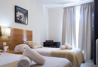 Hostal Alogar allows 18 year olds to book a room