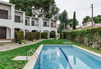 Set Cases has Balcony rooms