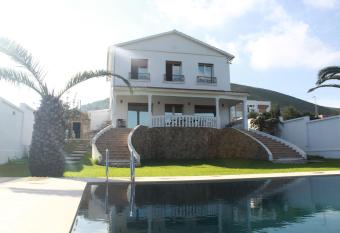 Villa Ben Goutet allows 18 year olds to book a room