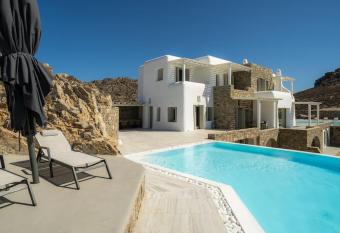 Luxurious Villa Anemos has Balcony rooms