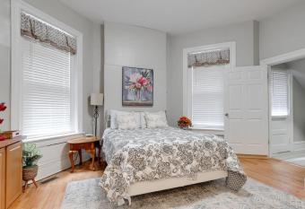 G2 Central Location Museums Free Parking has Balcony rooms