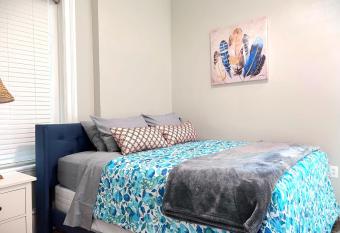 G5 King Bed Central Location Museums Free Parking has Balcony rooms