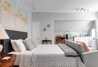 G6 Central Location Museums Free Parking has Balcony rooms