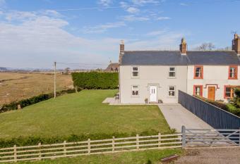Jocks Hoose has Balcony rooms