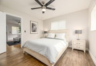 The Guesthouse 1 - Wilton Manors has Balcony rooms