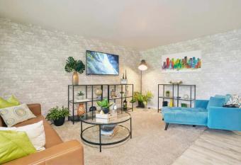 Vivint 1 mile*DT*K/Q Beds*2 BD* W/D *Fast Wifi has Balcony rooms