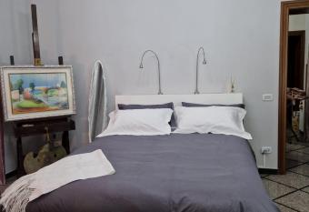 Lo sciuro allows 18 year olds to book a room