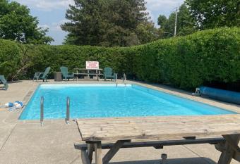 Spacious 2 Story Home All Amenities incl Pool & Patio, Fireplace has Balcony rooms