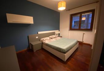 Ci-Ra s home a Cernusco S/N (MI) has Balcony rooms