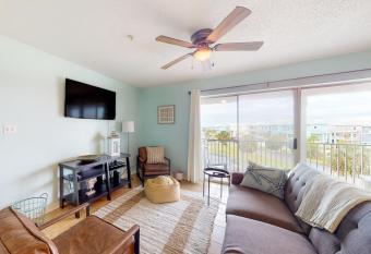 Sunset Harbour Villas 3-332 has Balcony rooms