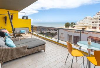 Luxury Sea View, Swimming Pool & Tennis has Balcony rooms