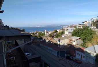 CasaVista Valparaiso has Balcony rooms