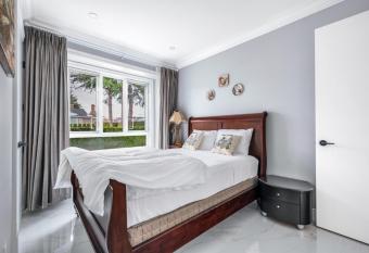 Cozy 2-bedroom Suite in Richmond allows 18 year olds to book a room