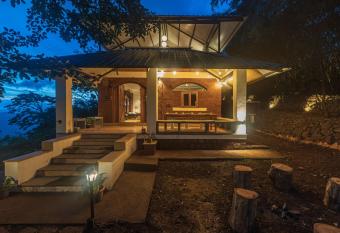 SaffronStays Avabodha, Panchgani - secluded villa perched on a hilltop with river views has Balcony rooms