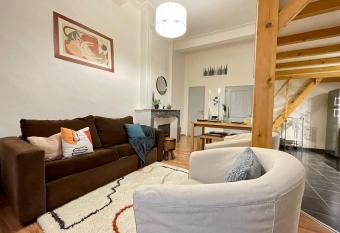 Abyad - A 300 m des Ar  nes allows 18 year olds to book a room