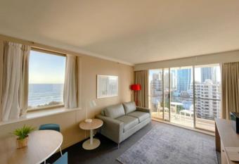 Mantra on view hotel apartment has rooms with a private hot tub