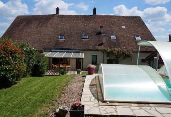 Le boissenet 14 pers has Balcony rooms