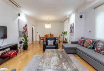 Espacioso y Acogedor junto Centro Azkuna has Balcony rooms