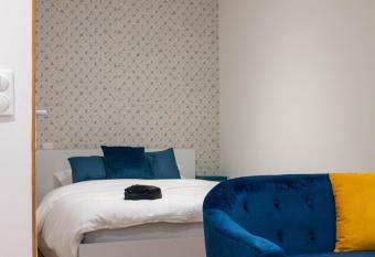 Le WAVY,    500m du centre ville ! allows 18 year olds to book a room