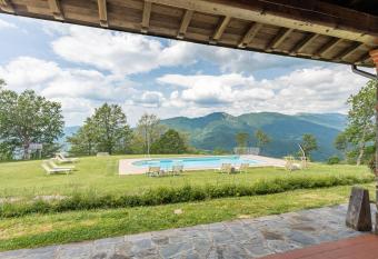 Serrino 4 has Balcony rooms