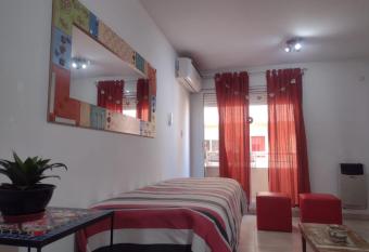 COLON-ALBERDI has Balcony rooms